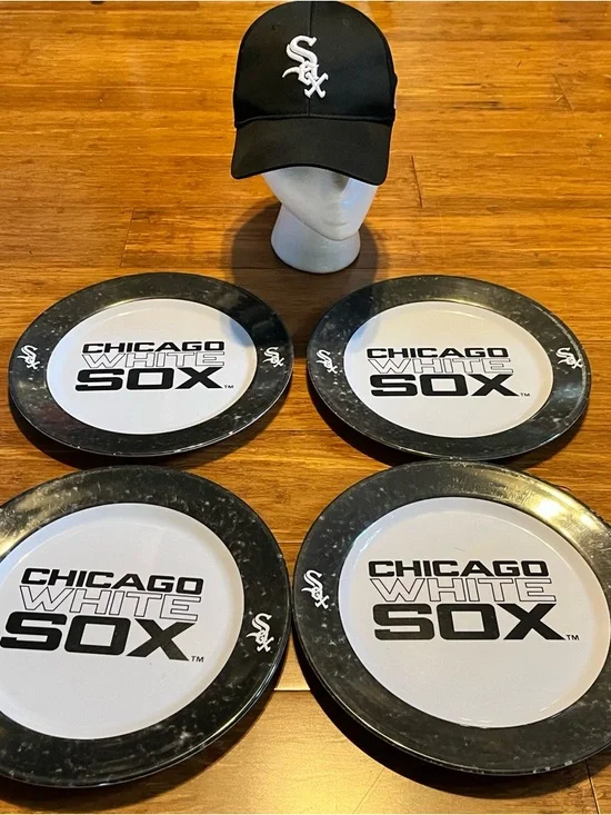 Play Ball! MLB Official White Sox Hat & 4 Licensed White Sox Plastic 10” Plates - Picture 1 of 11